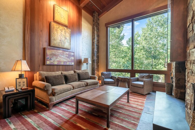Lodge at Vail condo Luxury Living number 404