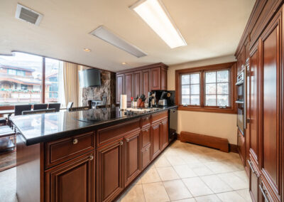 The-Lodge-At-Vail-Condominiums-368-kitchen